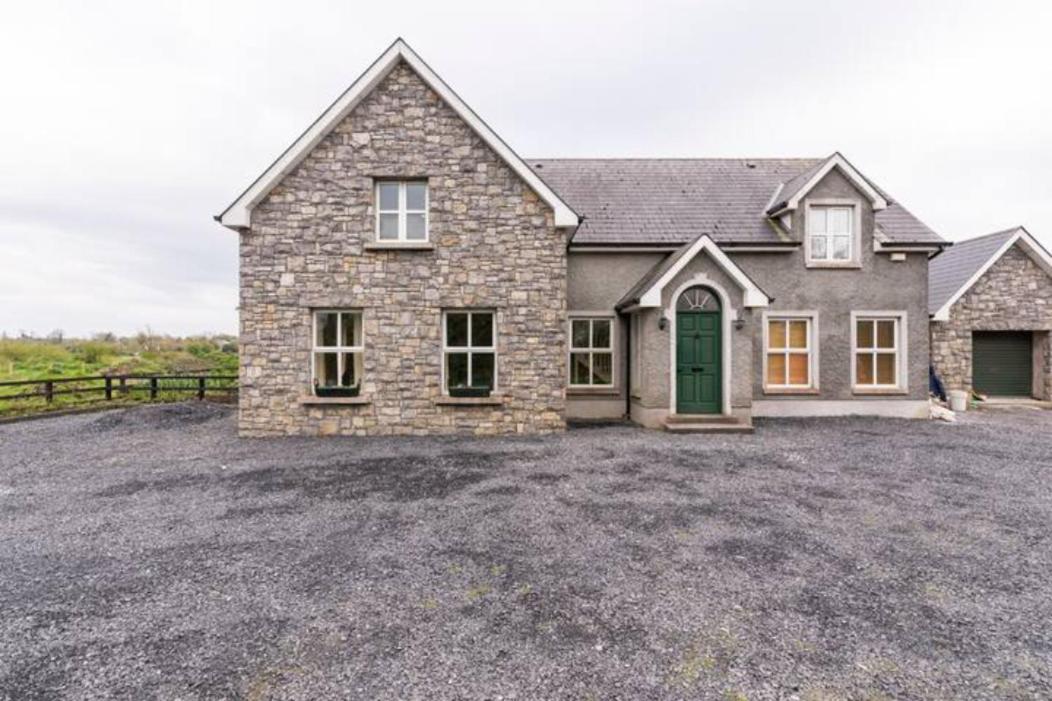 Ballinasloe Guest House In The Heart Of The Country ภายนอก รูปภาพ