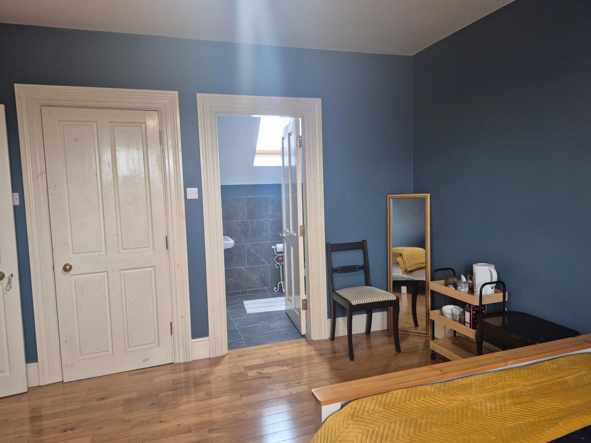 Ballinasloe Guest House In The Heart Of The Country ภายนอก รูปภาพ